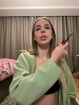 Snapshot of alexa-white chatting on March 4, 3:34 am alexa-white online show from March 4, 3:34 am