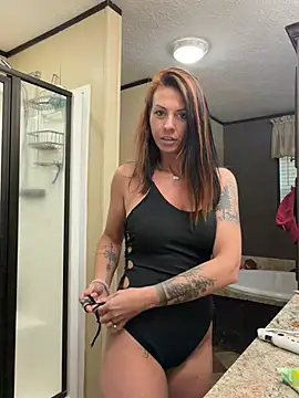 tastemecaroline online show from March 25, 10:05 pm