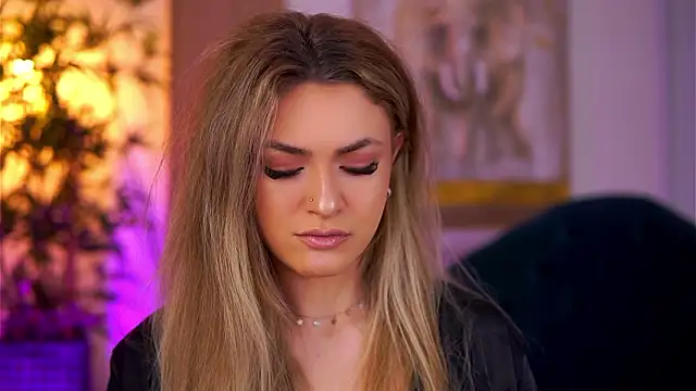 Snapshot of NayaQuinn chatting on February 8, 7:17 pm NayaQuinn online show from February 8, 7:17 pm