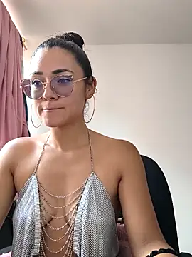 Freyarosse online show from February 5, 6:34 pm