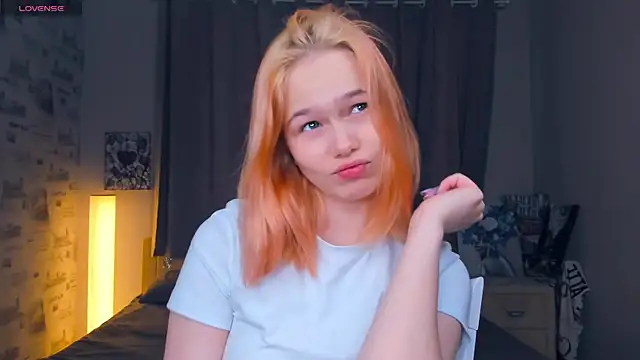 OwlLynn online show from February 12, 8:53 am