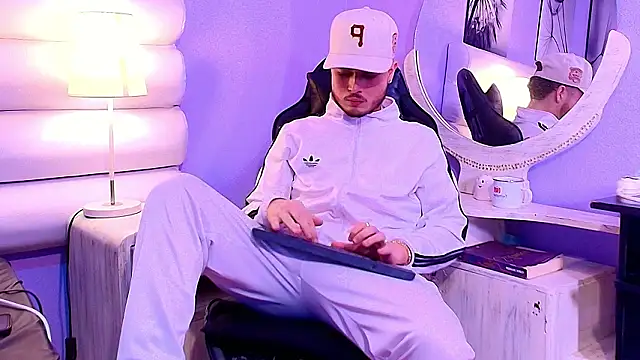 Snapshot of Salvattore_Muller chatting on February 7, 7:50 pm Salvattore Muller online show from February 7, 7:50 pm