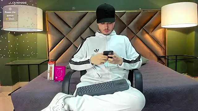 Snapshot of Salvattore_Muller chatting on February 22, 5:30 am Salvattore Muller online show from February 22, 5:30 am