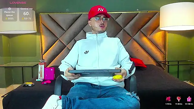 Snapshot of Salvattore_Muller chatting on February 28, 11:50 pm Salvattore Muller online show from February 28, 11:50 pm