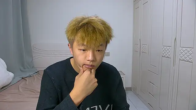 Chocolates-001 online show from February 18, 11:17 am