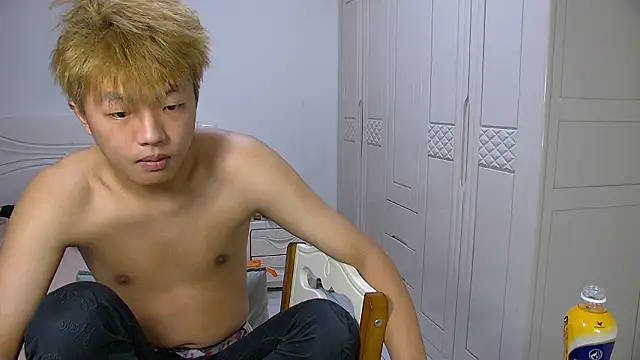 Chocolates-001 online show from February 19, 5:14 am