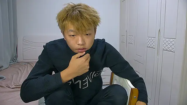 Chocolates-001 online show from February 23, 11:18 am