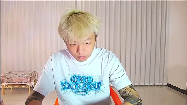 Chocolates-001 online show from April 10, 11:48 am