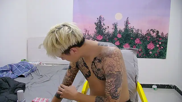 Chocolates-001 online show from April 17, 2:36 am