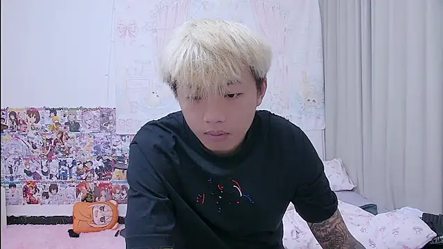 Chocolates-001 online show from April 20, 11:57 am