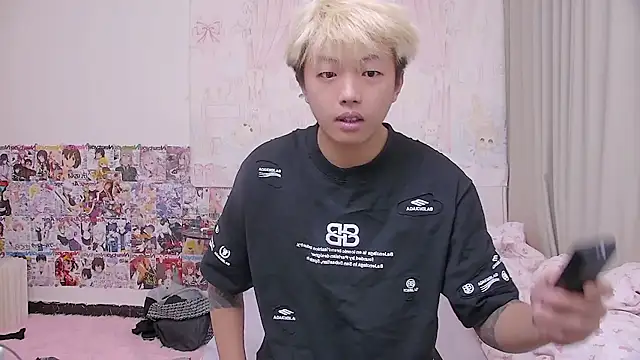 Chocolates-001 online show from April 26, 12:03 pm