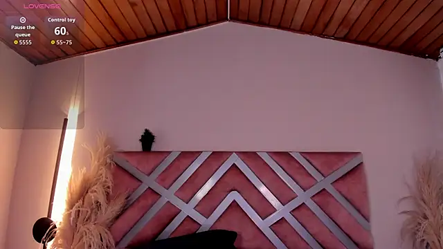 ella  olmos online show from July 13, 1:58 pm