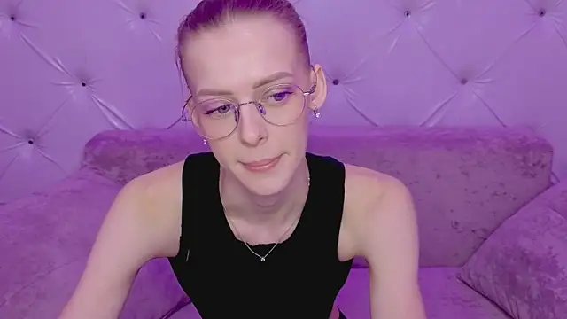 Snapshot of kittie_like18 chatting on February 14, 1:02 am kittie like18 online show from February 14, 1:02 am