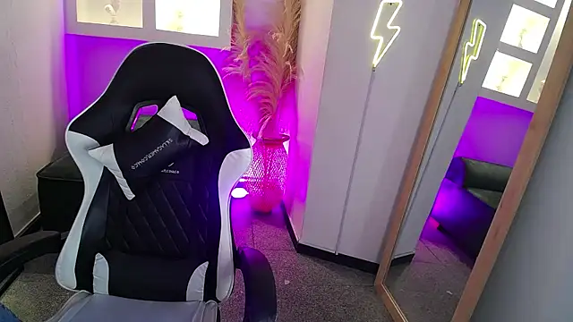 melodyy as online show from April 2, 12:25 pm