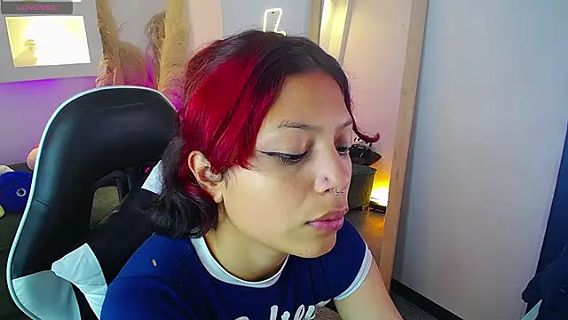 Snapshot of melodyy_as chatting on June 29, 12:27 pm melodyy as online show from June 29, 12:27 pm