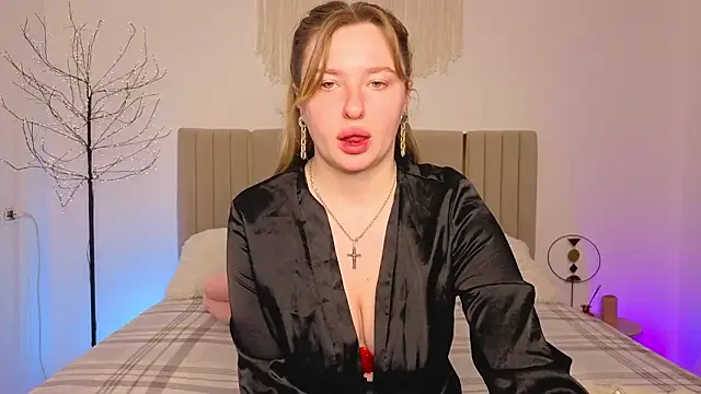 VladaHotxx online show from March 4, 7:58 am