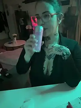 Snapshot of NyxTattoo chatting on February 19, 6:37 pm NyxTattoo online show from February 19, 6:37 pm