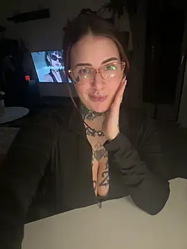 Snapshot of NyxTattoo chatting on February 24, 6:39 pm NyxTattoo online show from February 24, 6:39 pm