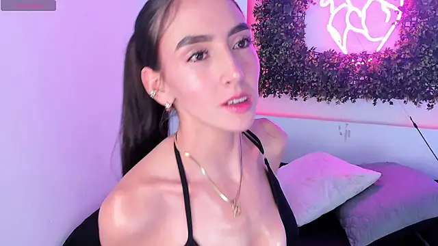 Snapshot of Itzel_Geneva chatting on February 7, 12:42 pm Itzel Geneva online show from February 7, 12:42 pm