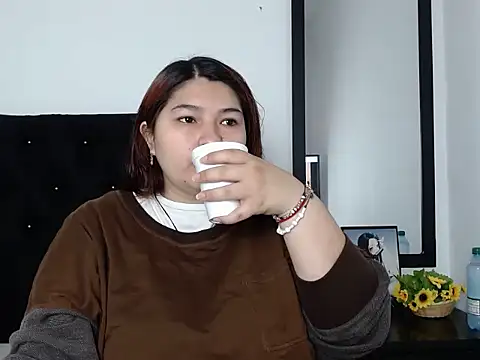 LauraHorny69 online show from February 11, 1:05 pm