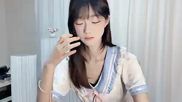 Snapshot of qingqing_love2025 chatting on May 13, 2:36 pm qingqing love2025 online show from May 13, 2:36 pm