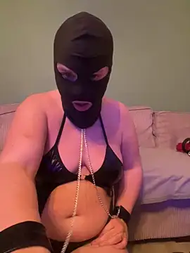 cochonnesoumise59 online show from February 28, 9:38 pm