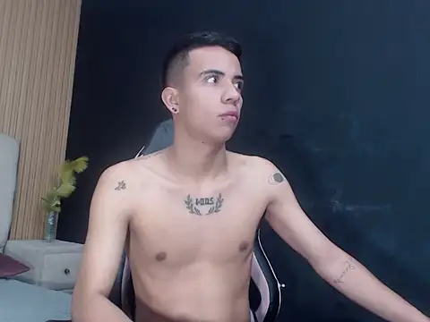 MaximoGrayy online show from January 14, 6:46 pm