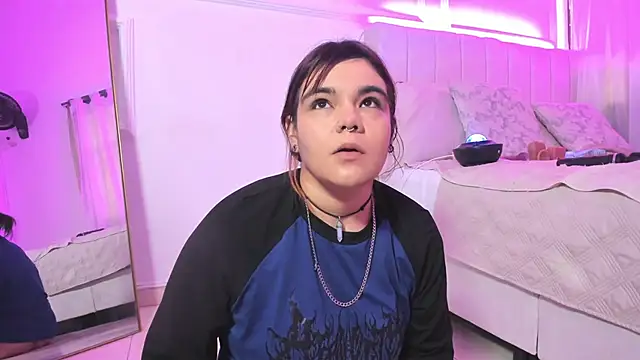 Snapshot of Dakota-bluu chatting on January 19, 2:10 pm Dakota-bluu online show from January 19, 2:10 pm