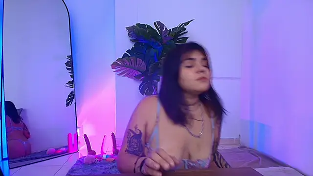 Snapshot of Dakota-bluu chatting on February 5, 4:55 pm Dakota-bluu online show from February 5, 4:55 pm