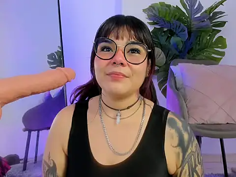 Snapshot of Dakota-bluu chatting on February 17, 3:19 pm Dakota-bluu online show from February 17, 3:19 pm