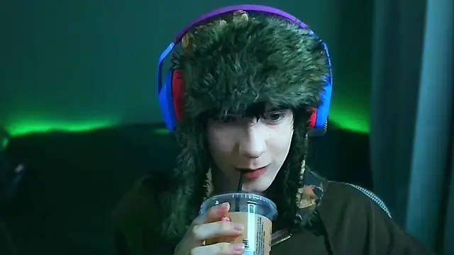 LeonBoykisser online show from January 14, 4:34 pm