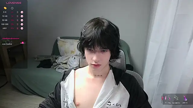 Snapshot of LeonBoykisser chatting on February 16, 10:50 pm LeonBoykisser online show from February 16, 10:50 pm