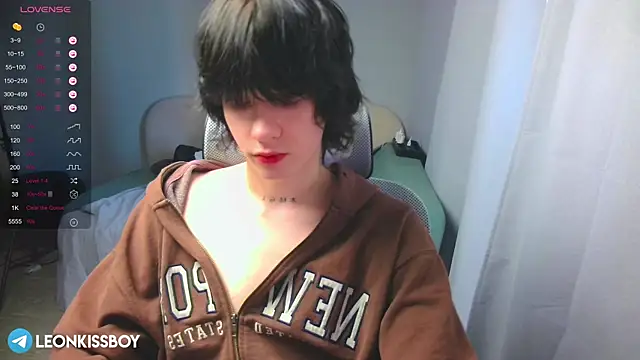 LeonBoykisser online show from March 15, 5:35 am