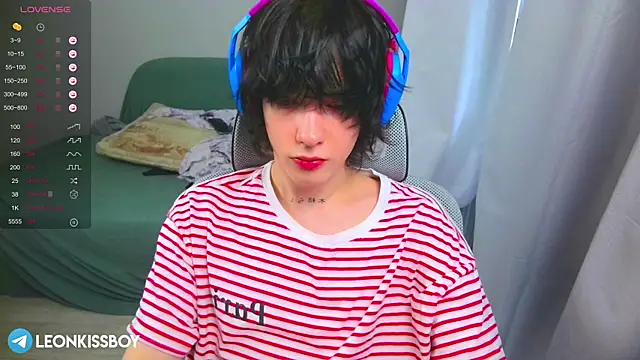 LeonBoykisser online show from March 27, 8:20 am