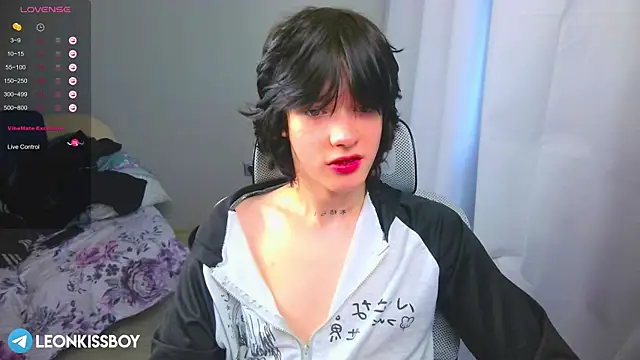 LeonBoykisser online show from March 31, 8:04 am