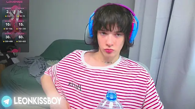 Snapshot of LeonBoykisser chatting on April 20, 6:53 pm LeonBoykisser online show from April 20, 6:53 pm