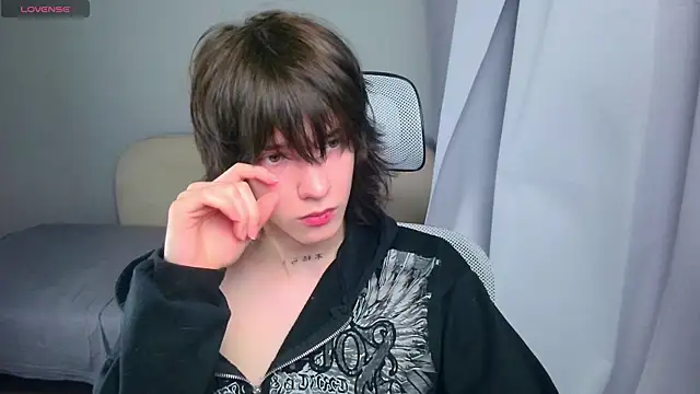 Snapshot of LeonBoykisser chatting on July 4, 5:08 pm LeonBoykisser online show from July 4, 5:08 pm