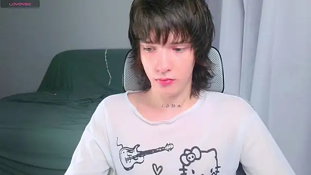 Snapshot of LeonBoykisser chatting on July 8, 2:38 am LeonBoykisser online show from July 8, 2:38 am