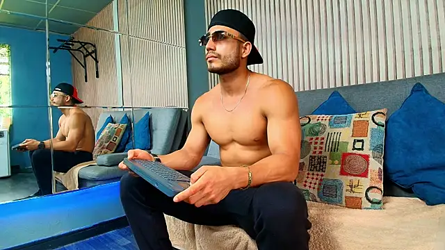 Vans Ross online show from March 31, 7:25 pm