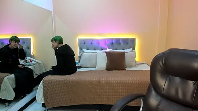 Snapshot of Bela_Craxkerr chatting on February 23, 12:13 pm Bela Craxkerr online show from February 23, 12:13 pm