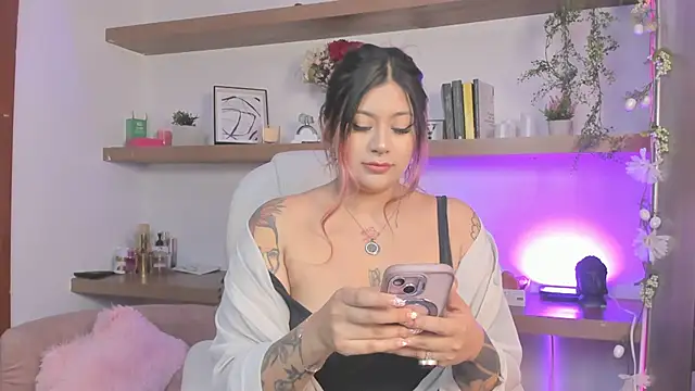 Snapshot of _Lorraine_v chatting on April 14, 5:19 pm Lorraine v online show from April 14, 5:19 pm