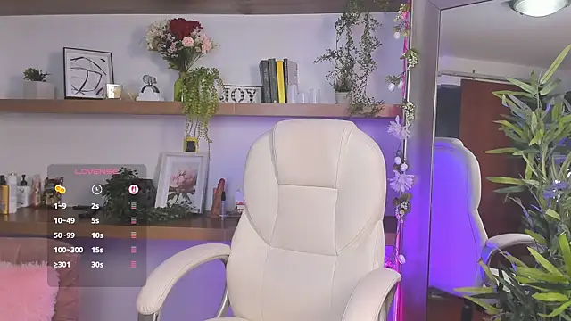 Snapshot of _Lorraine_v chatting on April 27, 8:29 pm Lorraine v online show from April 27, 8:29 pm