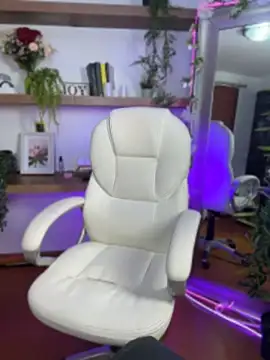 Snapshot of _Lorraine_v chatting on April 28, 9:53 pm Lorraine v online show from April 28, 9:53 pm