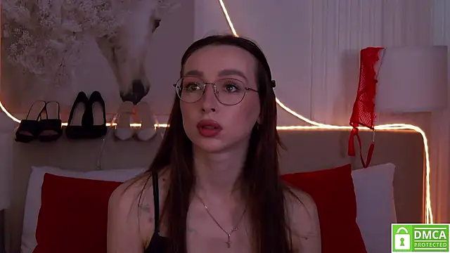 Emily Simon online show from February 13, 5:36 am