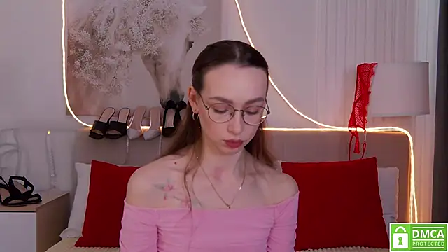 Snapshot of Emily_Simon chatting on March 7, 4:42 am Emily Simon online show from March 7, 4:42 am