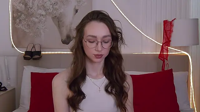 Snapshot of Emily_Simon chatting on April 19, 5:07 am Emily Simon online show from April 19, 5:07 am