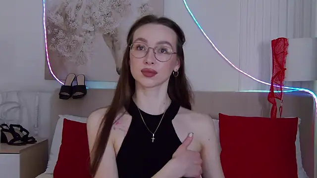 Snapshot of Emily_Simon chatting on April 28, 5:34 am Emily Simon online show from April 28, 5:34 am