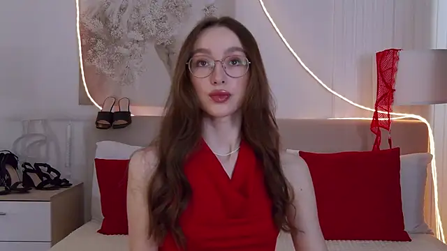 Snapshot of Emily_Simon chatting on May 3, 5:24 am Emily Simon online show from May 3, 5:24 am