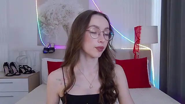 Snapshot of Emily_Simon chatting on May 6, 5:14 am Emily Simon online show from May 6, 5:14 am