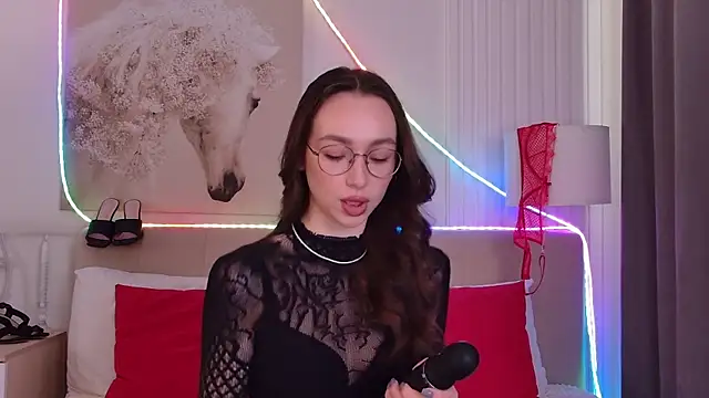 Snapshot of Emily_Simon chatting on May 14, 5:03 am Emily Simon online show from May 14, 5:03 am
